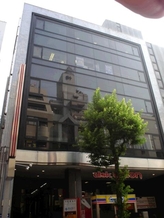 御茶ノ水駅前ビルの外観写真