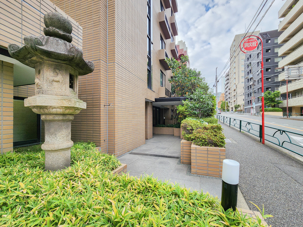 【フォレストヒルズ】エントランス 【フォレストヒルズ】エントランス