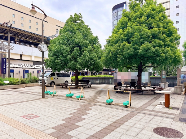 高円寺南口駅前広場まで約93m(徒歩2分)