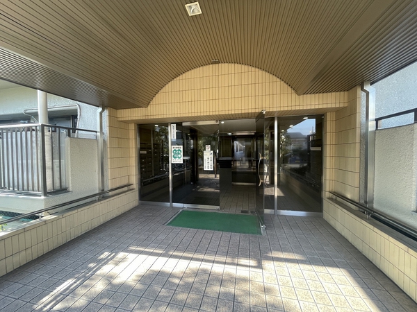 【千里丘グランドハイツ】エントランス 【千里丘グランドハイツ】エントランス