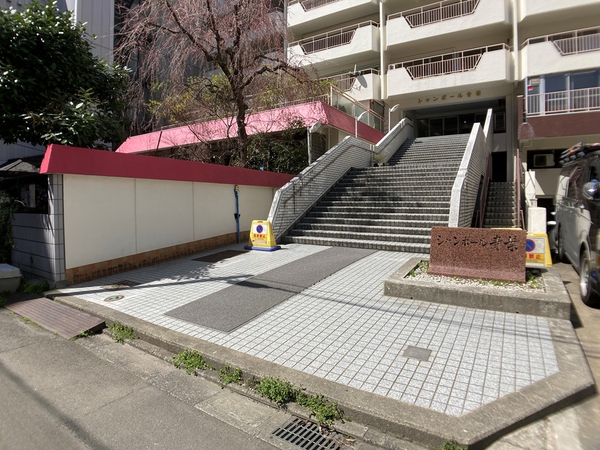 【シャンボール青葉】エントランスアプローチ