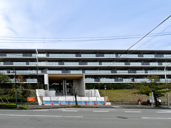 【プロミライズ青葉台サウスコア(B-2ブロック)】エントランス