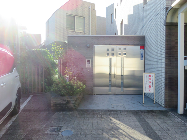 【レリア井の頭コートハウス】エントランス 【レリア井の頭コートハウス】エントランス