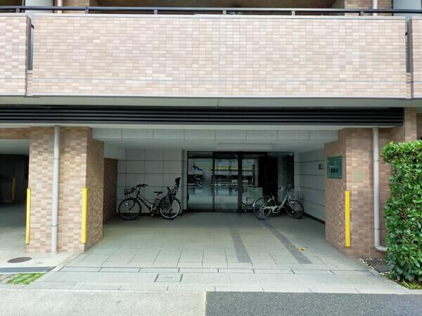 【グランイーグル千歳船橋】エントランス