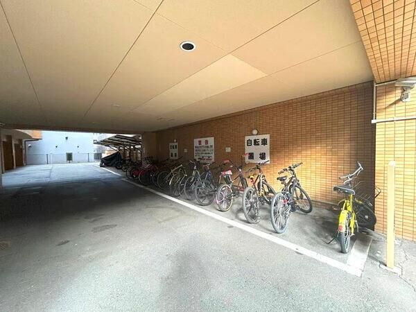 （駐輪場）