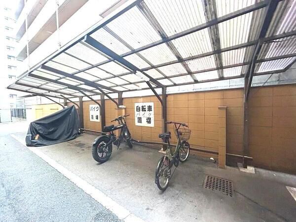 （駐輪場）