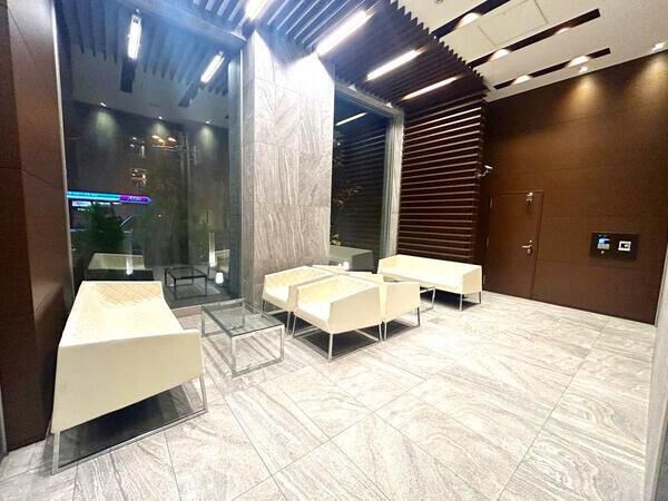 【ブランズ札幌大通】エントランス２