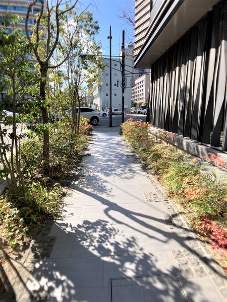 【プラウドタワー仙台勾当台公園】エントランスアプローチ