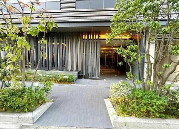 【プラウドタワー仙台勾当台公園】エントランス1(アプローチ) 【プラウドタワー仙台勾当台公園】エントランス1(アプローチ)