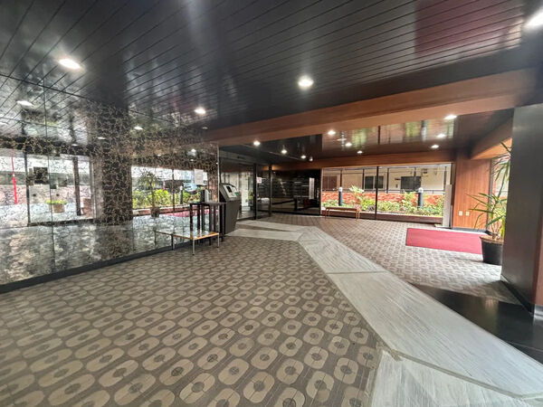 【信濃町ハイム】エントランス