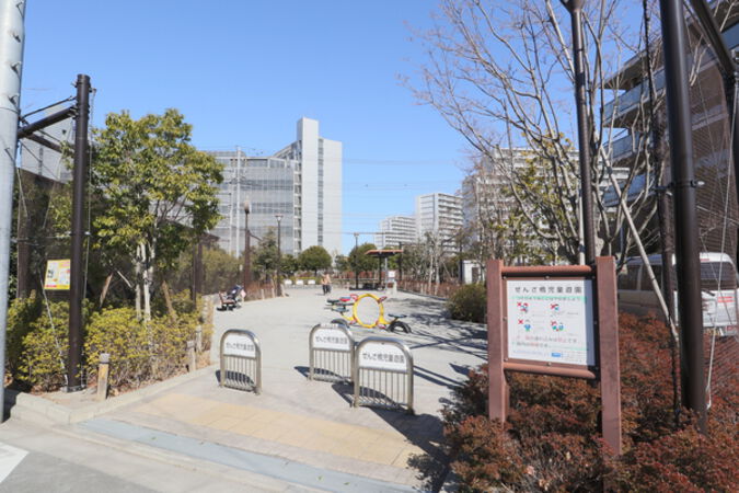 ぜんざ橋児童遊園　約30ｍ（徒歩1分）