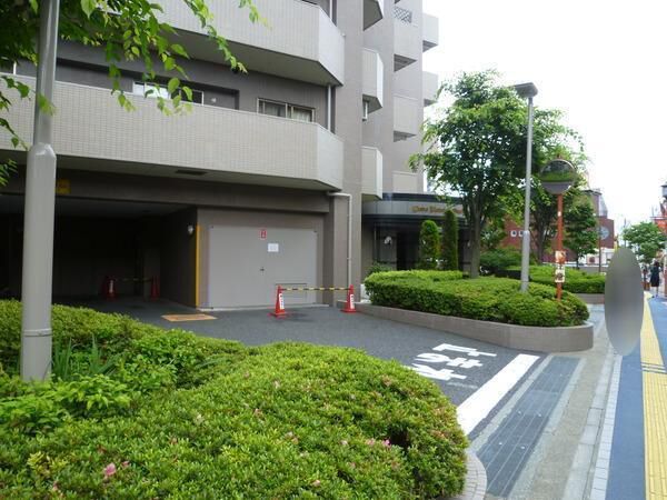 【ライオンズマンション大宮高鼻町】駐車場入り口