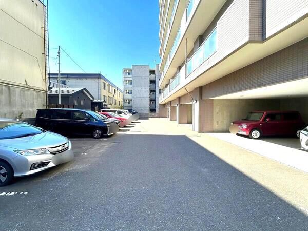 【リラハイツルネス山鼻】共用部分（駐車場）