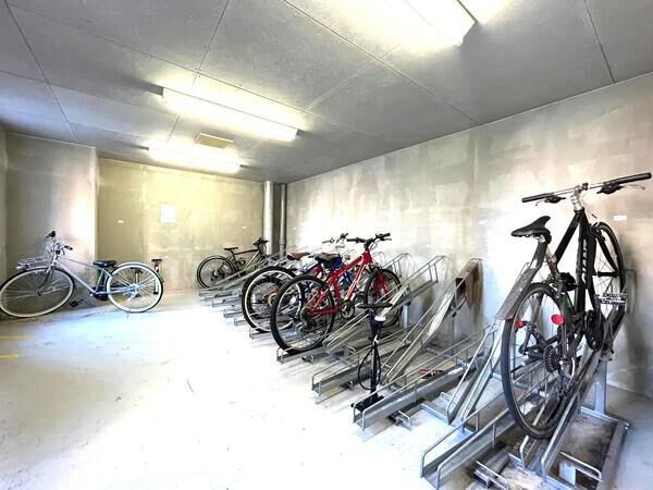 【リラハイツルネス山鼻】共用部分（駐輪場）