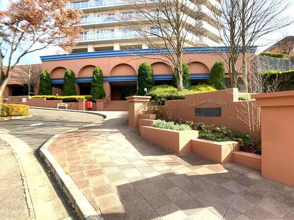 【パークタワー台原】外観３（エントランスアプローチ）