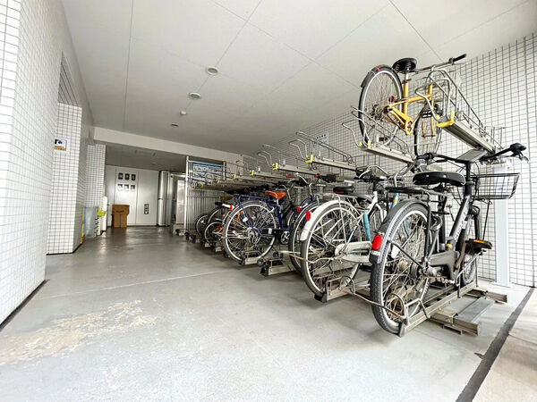 （駐輪場）