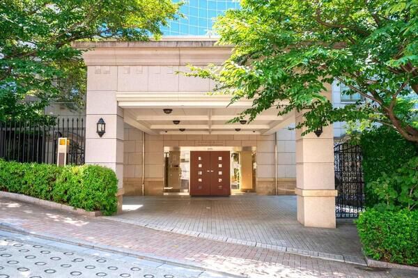 【ザ・レジデンス白金スイート】エントランスアプローチ1