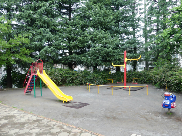 新宿区立北新宿公園まで約190m(徒歩3分)