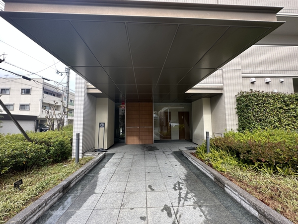 【イニシア鶴見緑地公園】エントランス