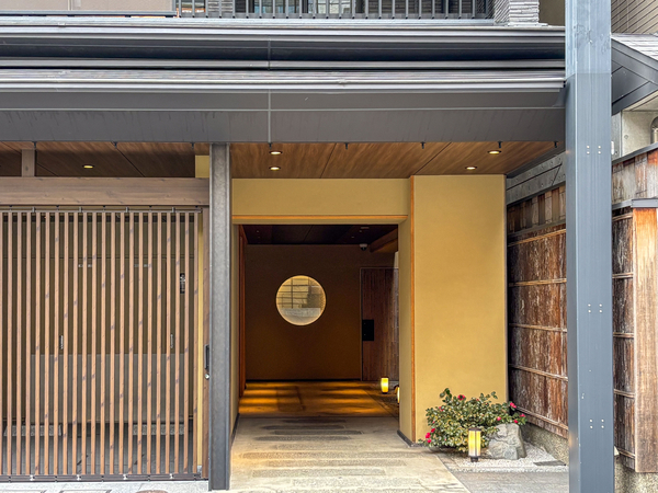 【デュオヒルズ京都室町通鯉山町】エントランス