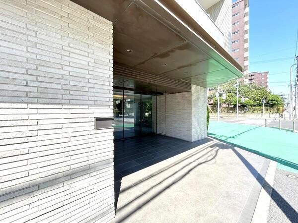 【ウエリス検見川浜レジデンス】エントランス2
