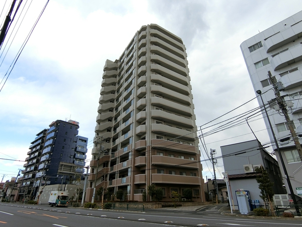【ローヤルシティ保木間】外観