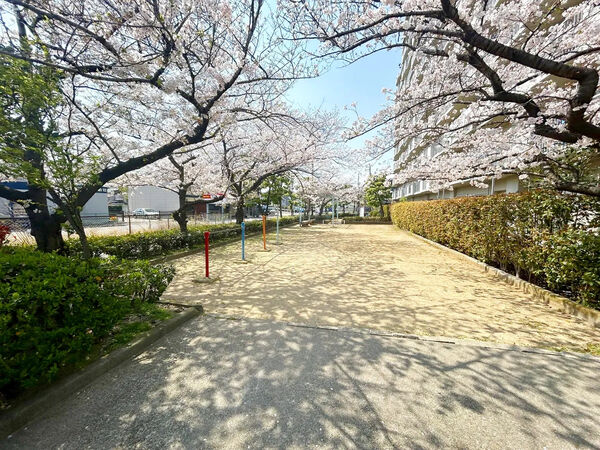 【エクセラート平野】敷地内公園 【エクセラート平野】敷地内公園
