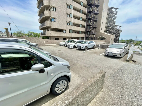 【コスモ相武台サニーサイド】駐車場