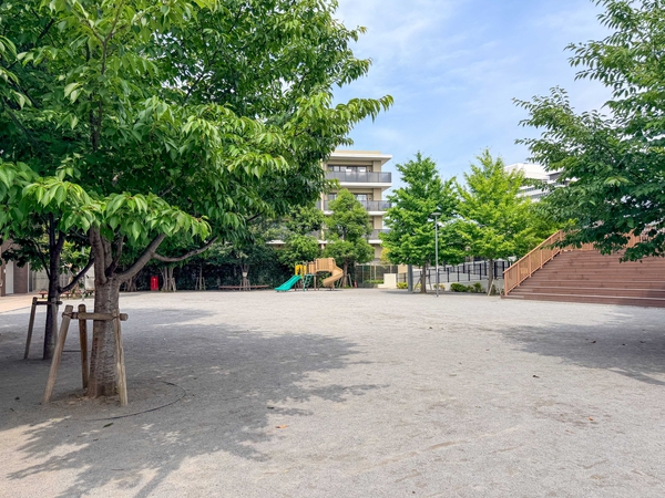 中野区立おかのうえ公園まで約160m(徒歩2分)