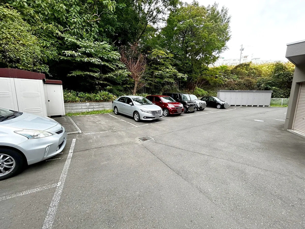 【コープ野村月寒西】駐車場