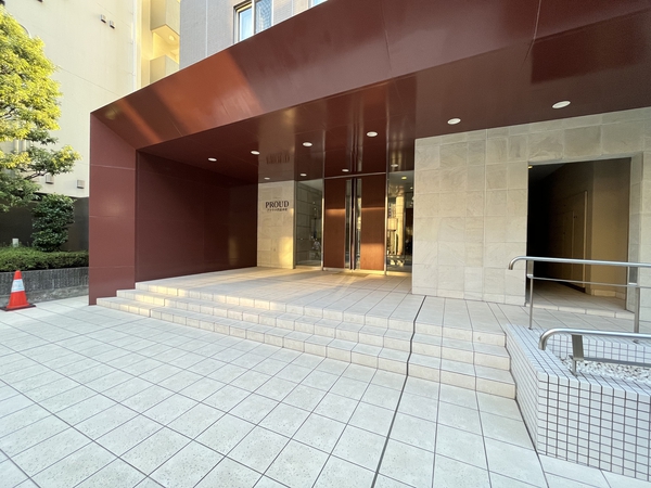 【プラウド門前仲町】広々としたエントランス。 【プラウド門前仲町】広々としたエントランス。