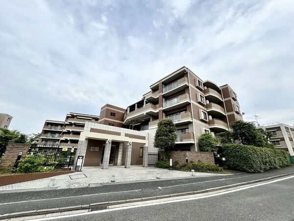 【磯子汐見台ヒルズ】外観