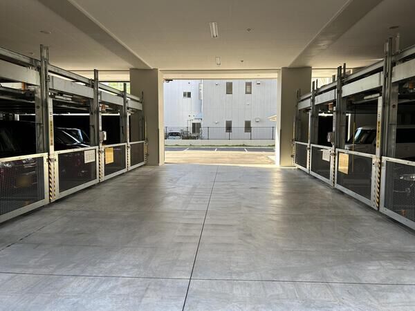 【エールヴィータ緑井】駐車場