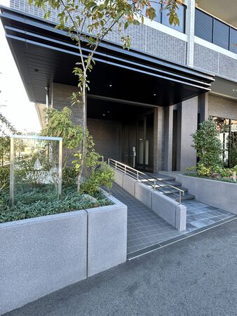 【エールヴィータ緑井】エントランス