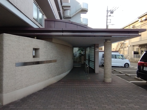 【リリファ大和】エントランス