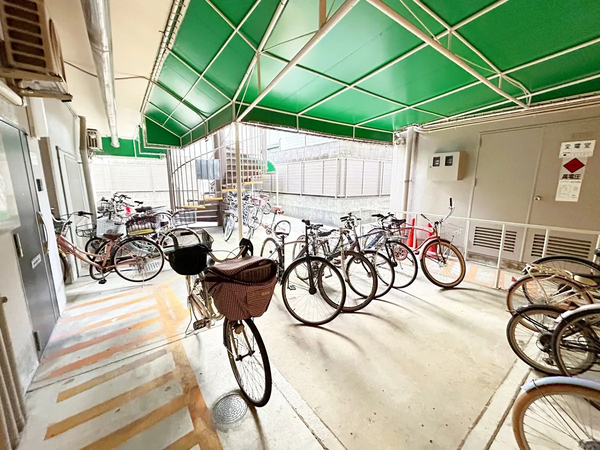 【日商岩井栄ハイツ】共用部分(駐車場) 【日商岩井栄ハイツ】共用部分(駐車場)