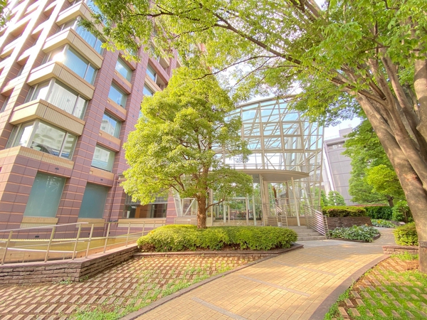 【青山パークタワー】ガーデンエントランス 【青山パークタワー】ガーデンエントランス