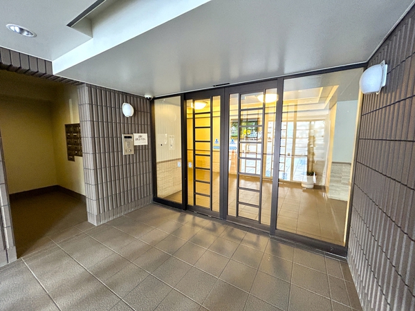 【パークハウス知事公館前】エントランス（風除室）