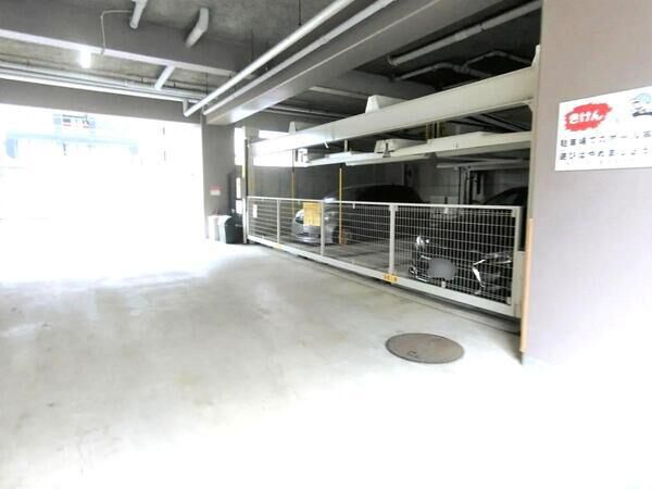 【セントラル新大阪】共用部分（駐車場）1