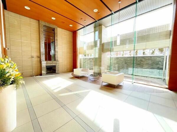 エントランス4 エントランス4