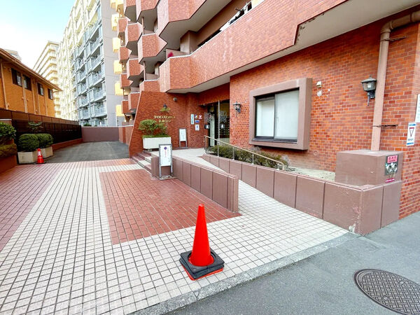 【ライオンズマンション大和第2】エントランスアプローチ 【ライオンズマンション大和第2】エントランスアプローチ