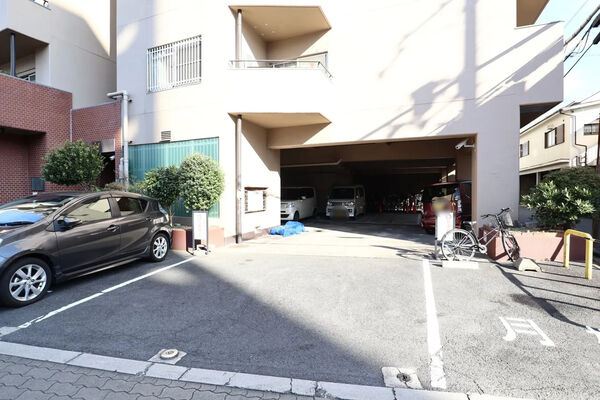 【ライオンズマンション都島】共用部分（駐車場）