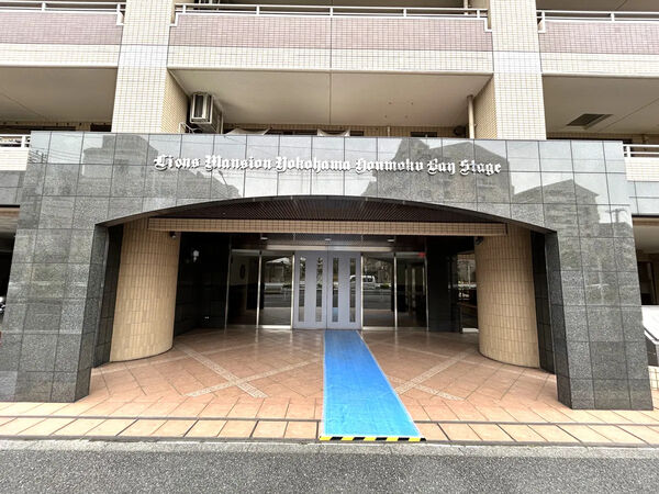 【ライオンズマンション横濱本牧ベイステージ】エントラン1