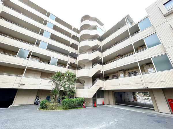【ライオンズマンション横濱本牧ベイステージ】外観2