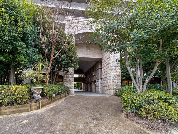 【リバー平野ガーデンズ】エントランス