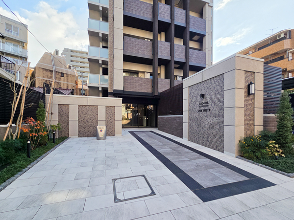 【グローベル国立ザ・スイート】エントランス