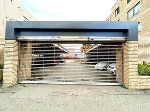 【コート宮の森ロジュマン】共用部分1（駐車場入口）