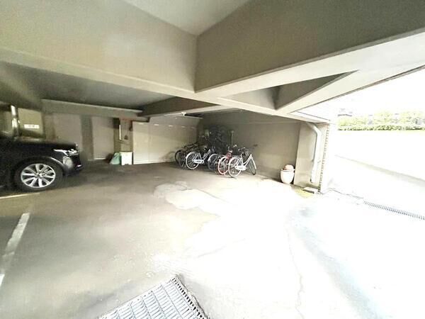 【コート宮の森ロジュマン】共用部分２（駐車場）