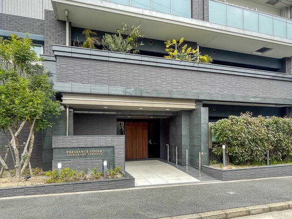 【プレサンスロジェ白壁テラス】エントランス