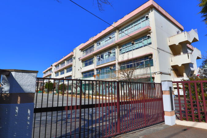 板橋区立高島平第一中学校まで徒歩9分（約650m）